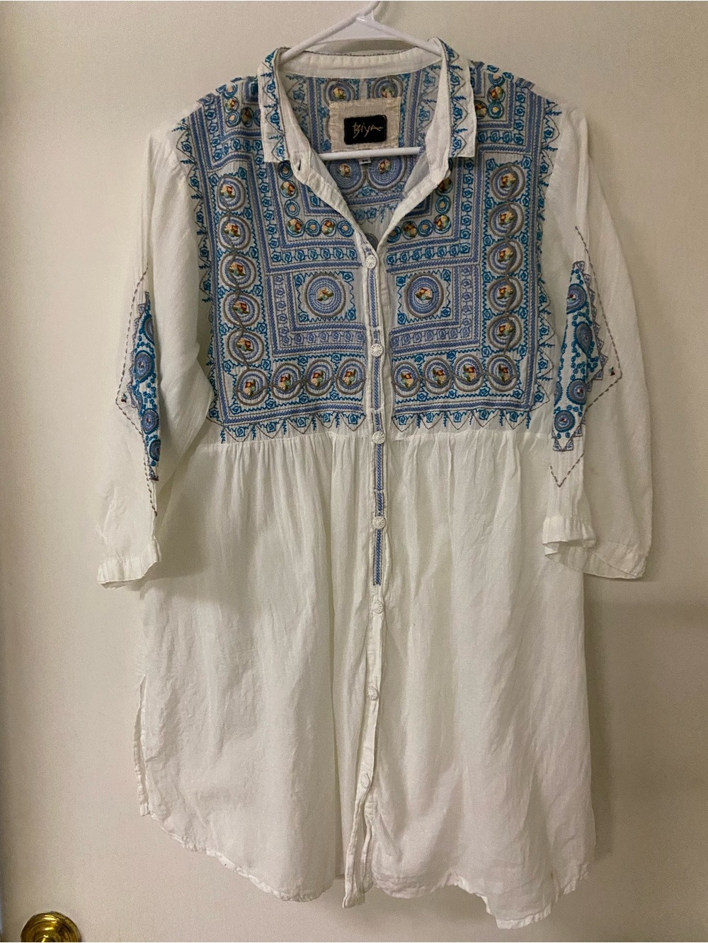 Biya Johnny Was Embroidered Tunic Top Medium White Blue Button Up Aztec Floral